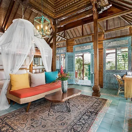 Villa Kampung Lestari